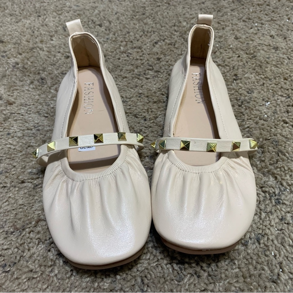 Nude flats